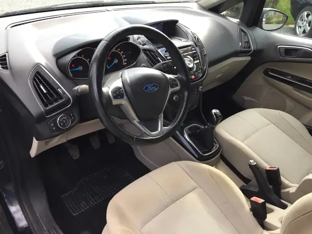 Ford B-Max view 12