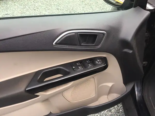 Ford B-Max view 13