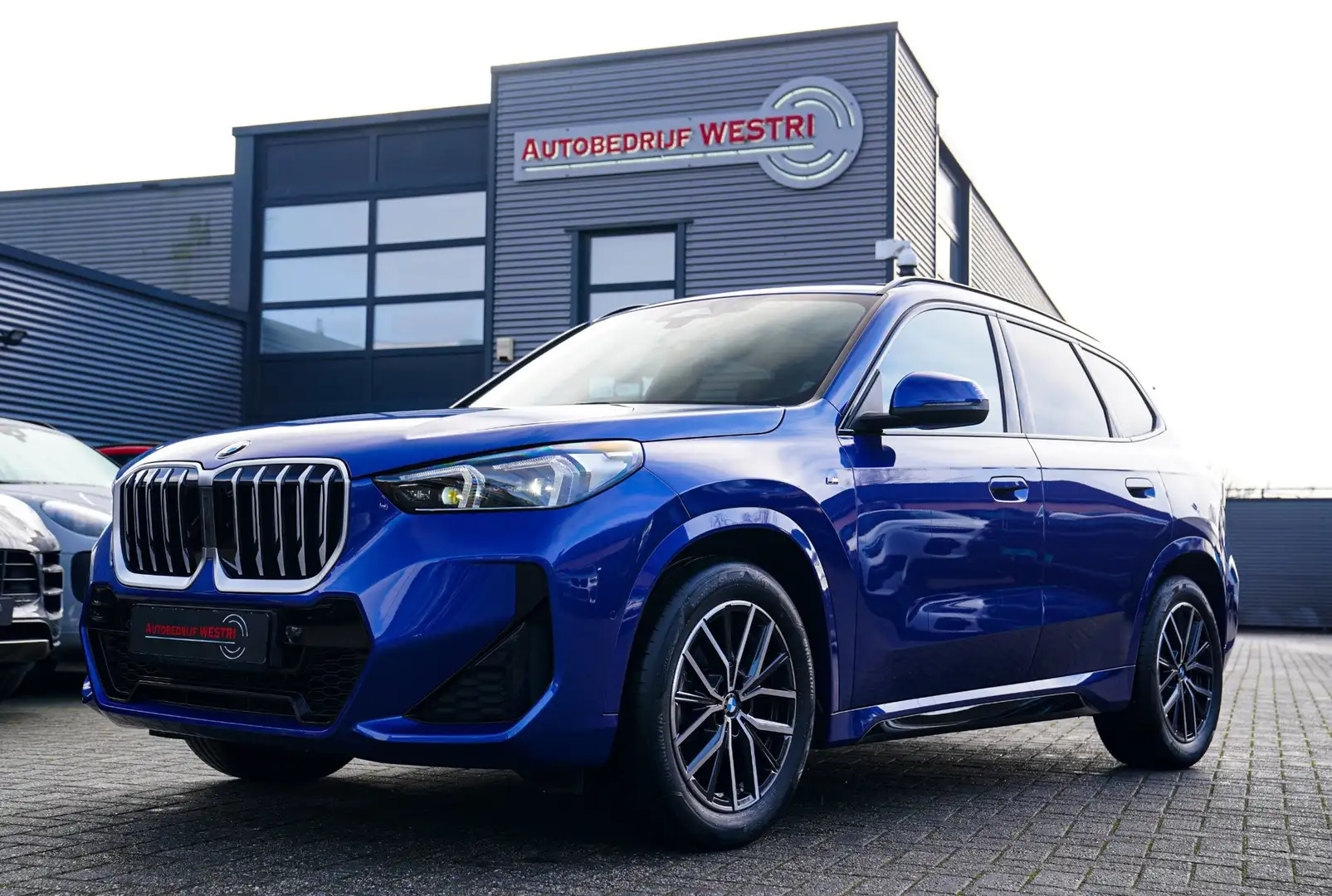 BMW X1 18i M-sport High Executive | HuD | Panorama | Harm Blau - 1