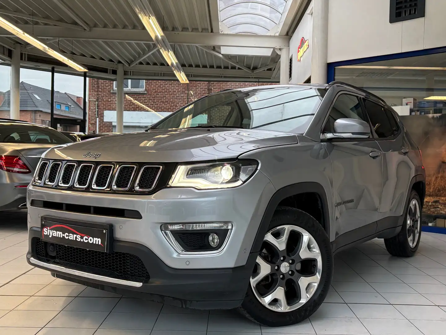 Jeep Compass 1.4 Turbo ** XENON ** CUIR ** GPS ** CAMERA ** Grijs - 1