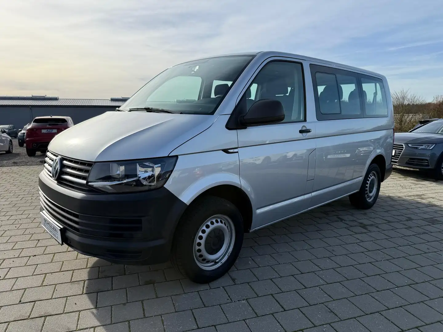 Volkswagen T6 Transporter *9 Sitze*Klima*PDC*AHK*2. Hand* Silber - 2