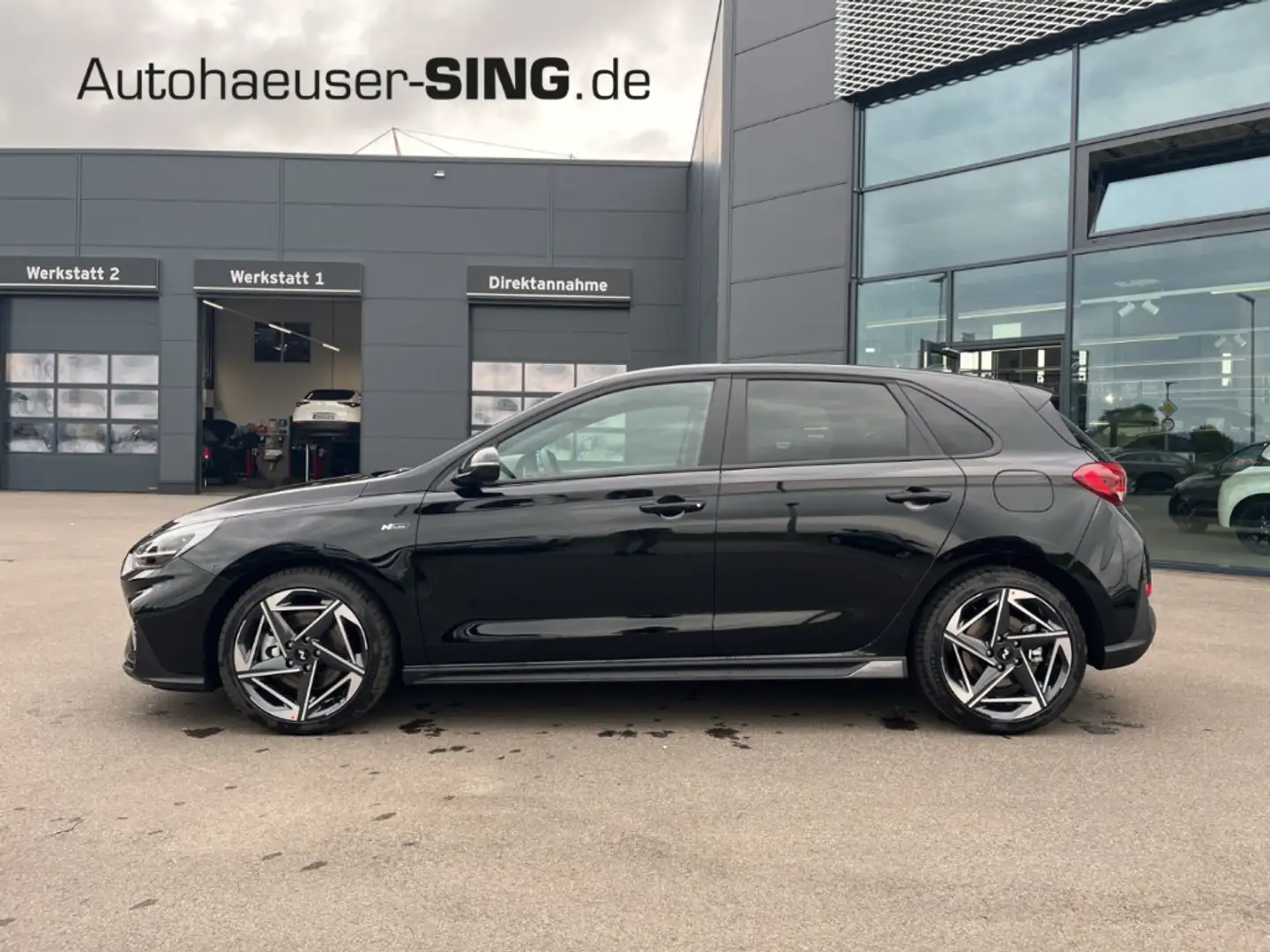 Hyundai i30 N-Line Automatik LED Navi PDC SHZ LHZ Kamera Schwarz - 2