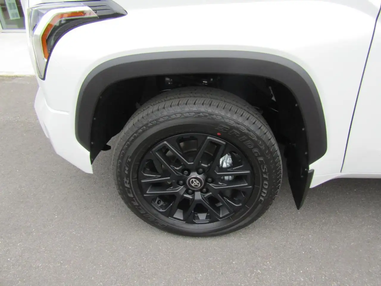Toyota Tundra снимка Toyota Tundra