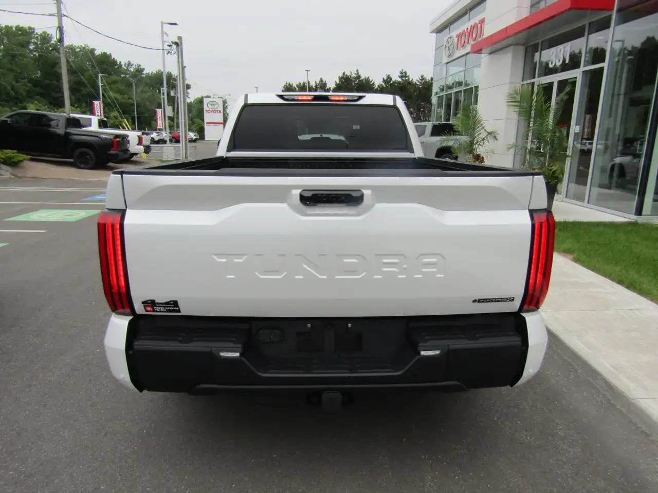 Toyota Tundra снимка Toyota Tundra