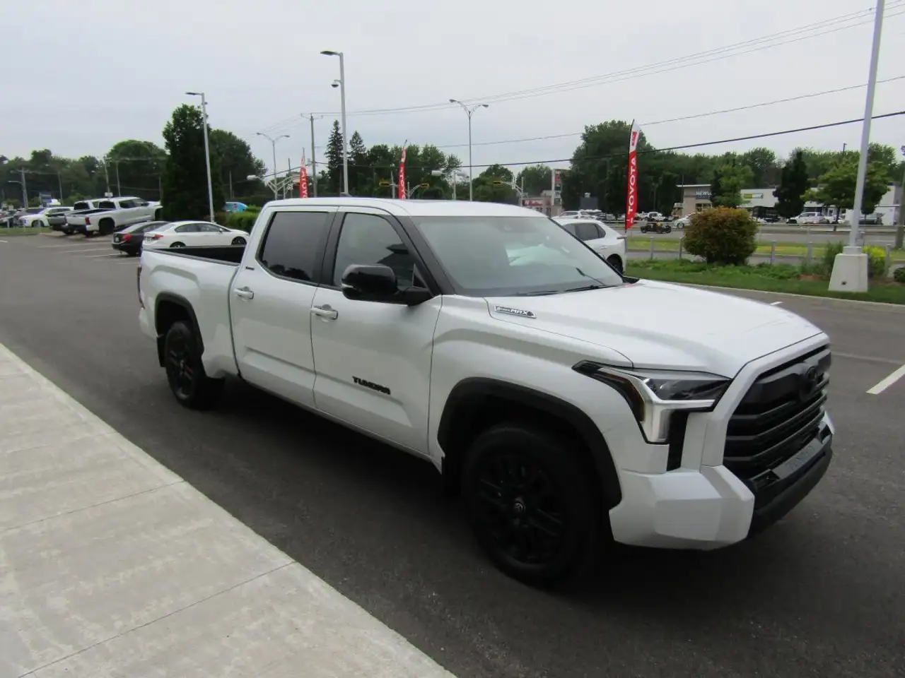 Toyota Tundra снимка Toyota Tundra