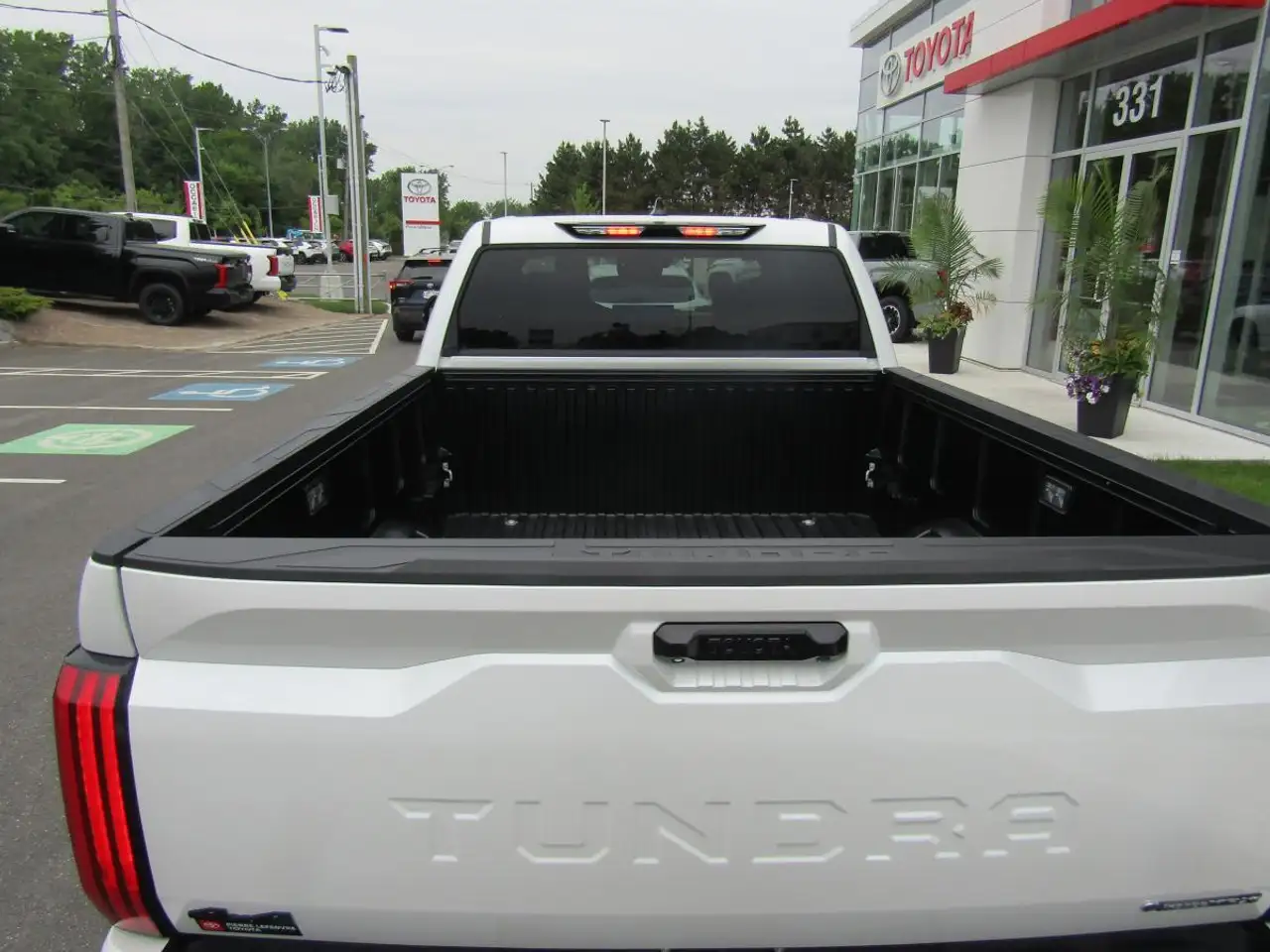 Toyota Tundra снимка Toyota Tundra