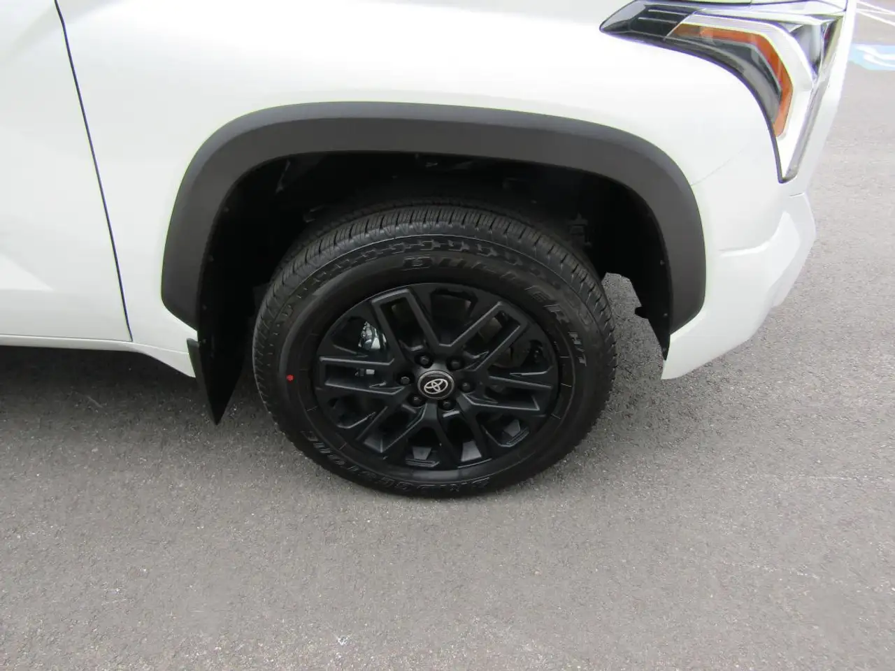 Toyota Tundra снимка Toyota Tundra