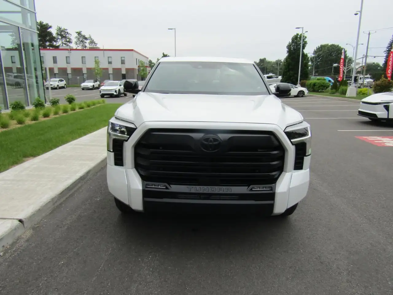 Toyota Tundra снимка Toyota Tundra