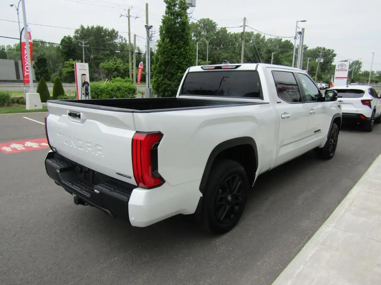 Toyota Tundra снимка Toyota Tundra