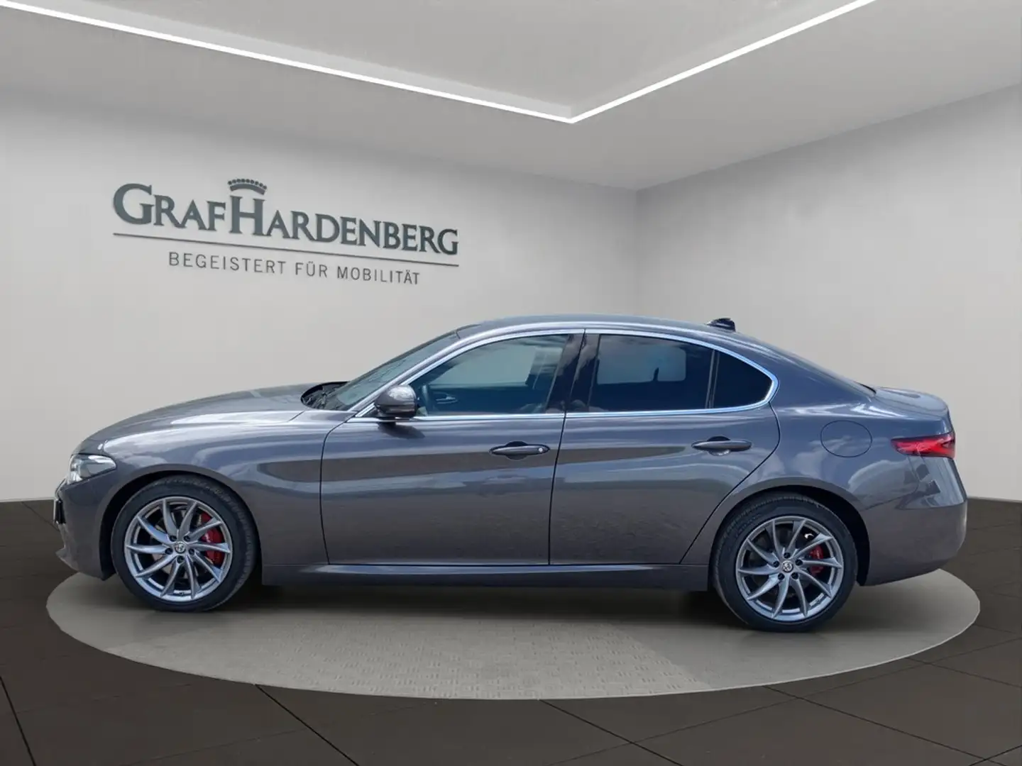 Alfa Romeo Giulia 2.0 Turbo Automatik Super Grigio - 2