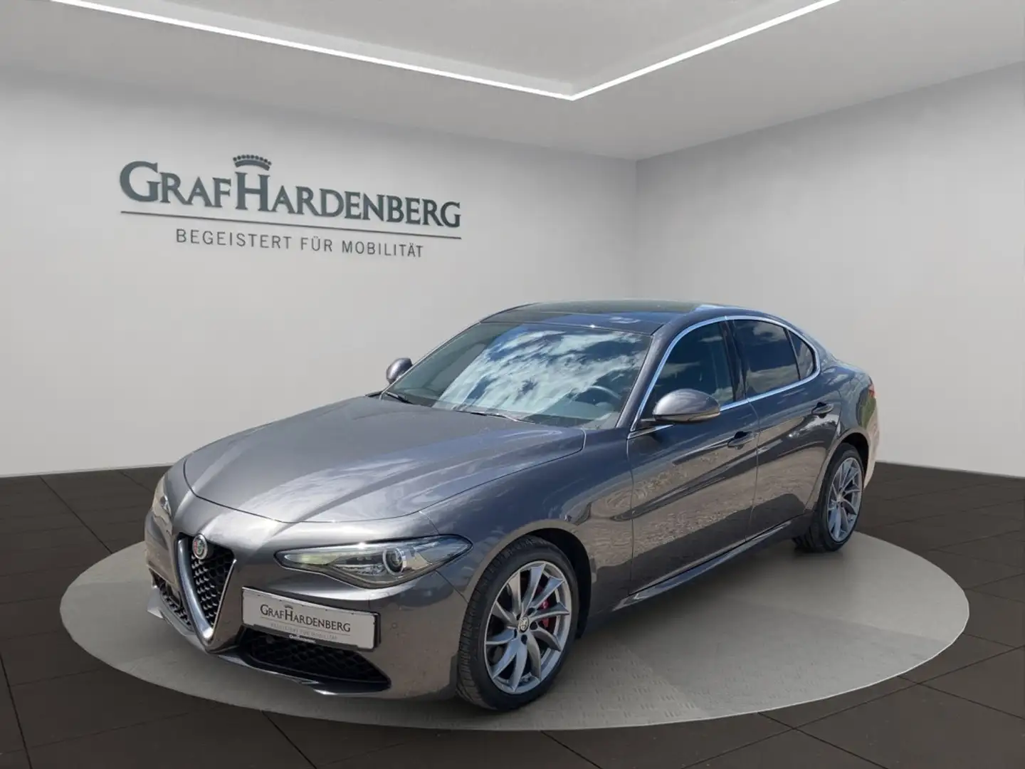 Alfa Romeo Giulia 2.0 Turbo Automatik Super Grigio - 1