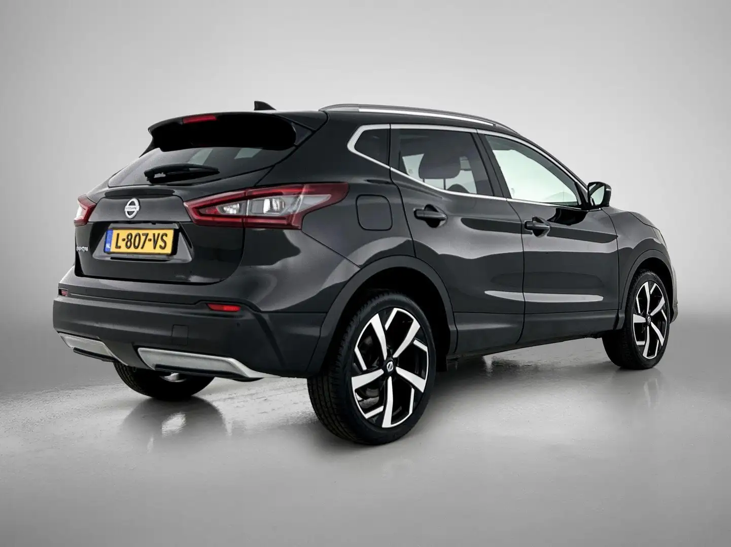 Nissan Qashqai 1.3 DIG-T Premium Edition Panorama dak | voorstoel Zwart - 2