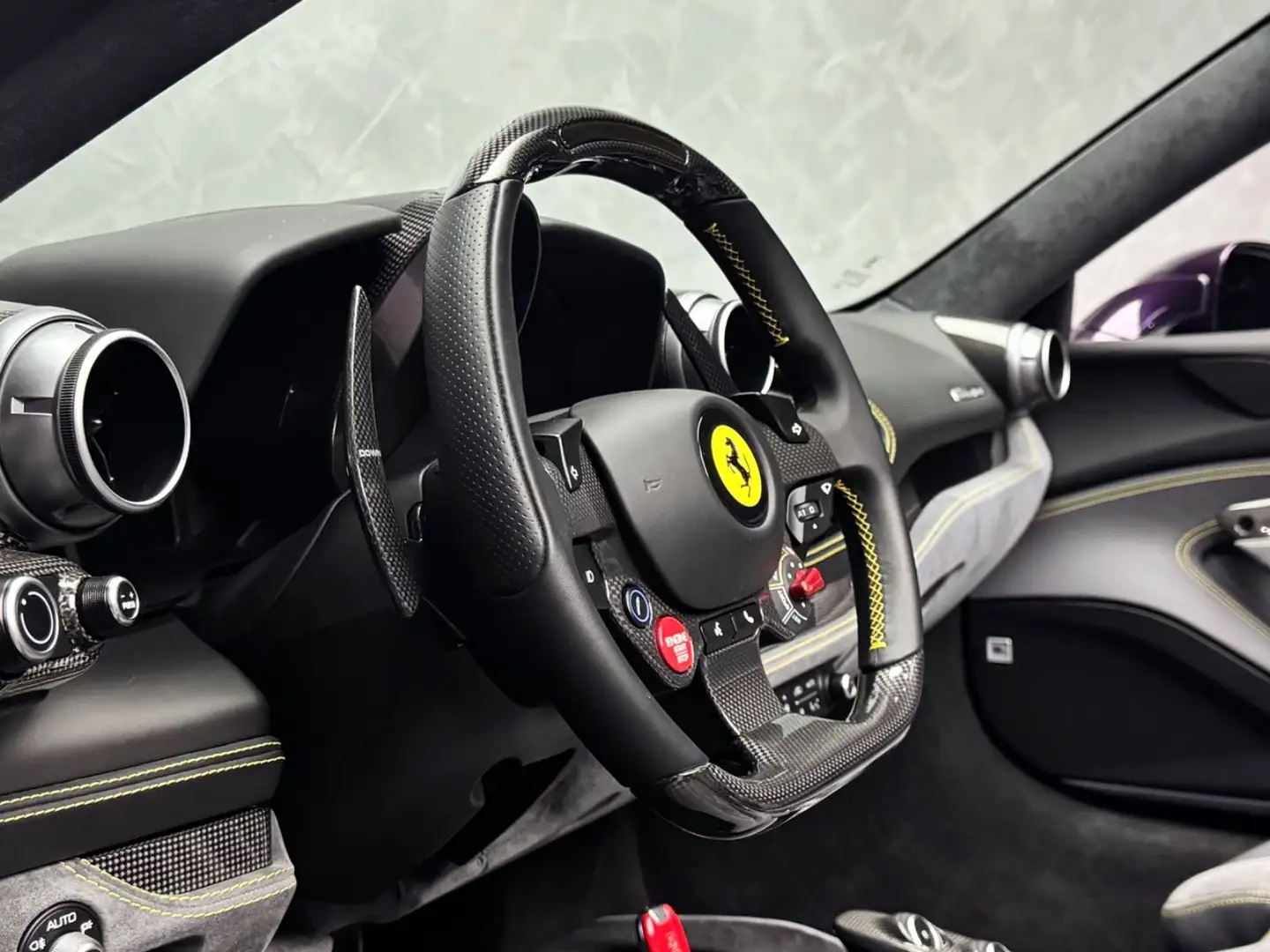 Ferrari F8 Spider VIOLA JBL CARBON P-DISPLAY ALCANTARA Violett - 2