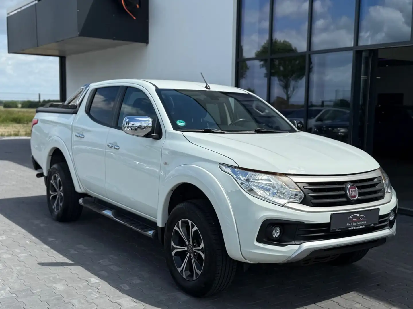 Fiat Fullback 2.4 JTD Aut. Double Cab LX Prof.Launch Weiß - 2