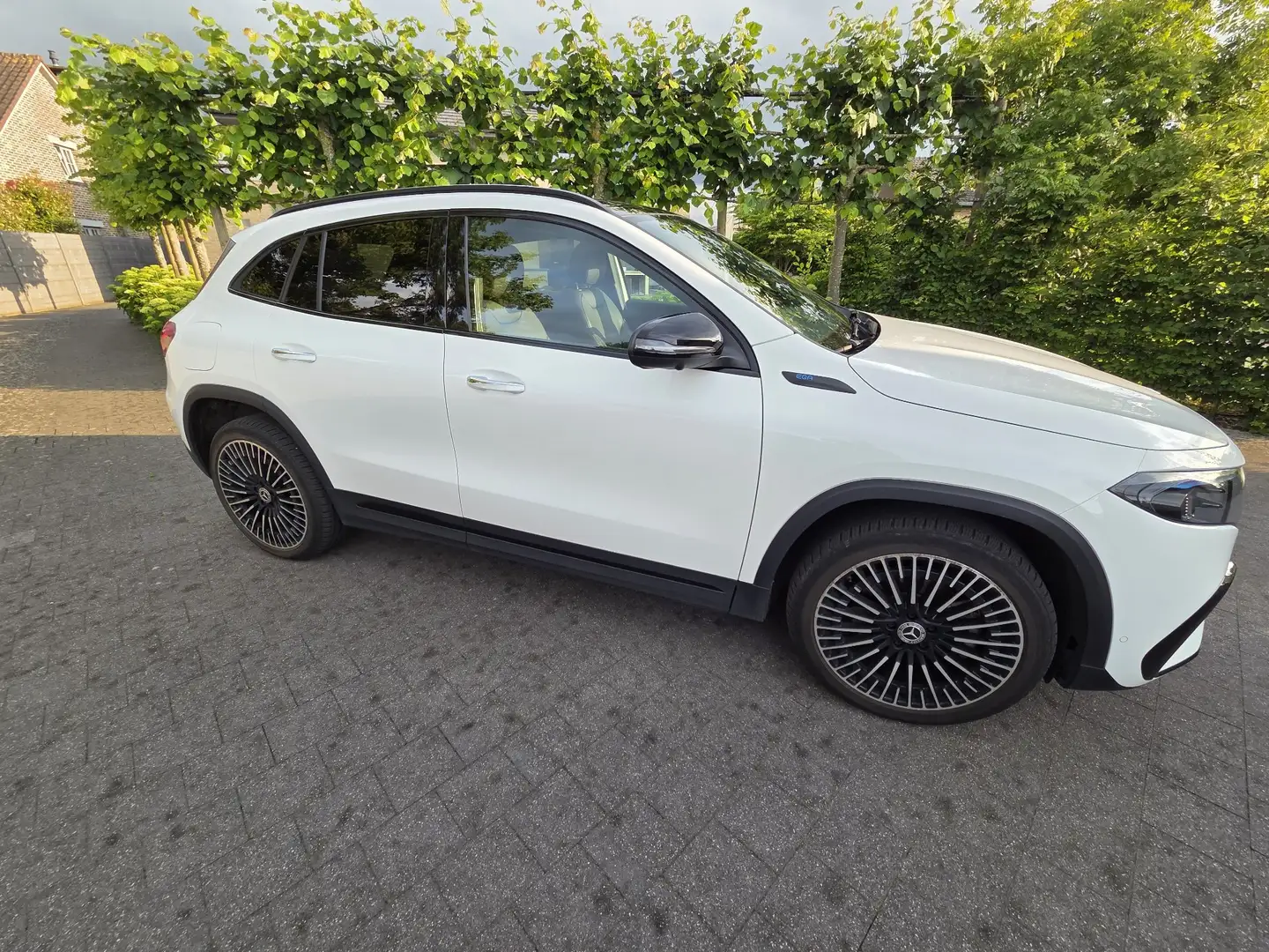 Mercedes-Benz EQA 300 4Matic AMG Line - 1