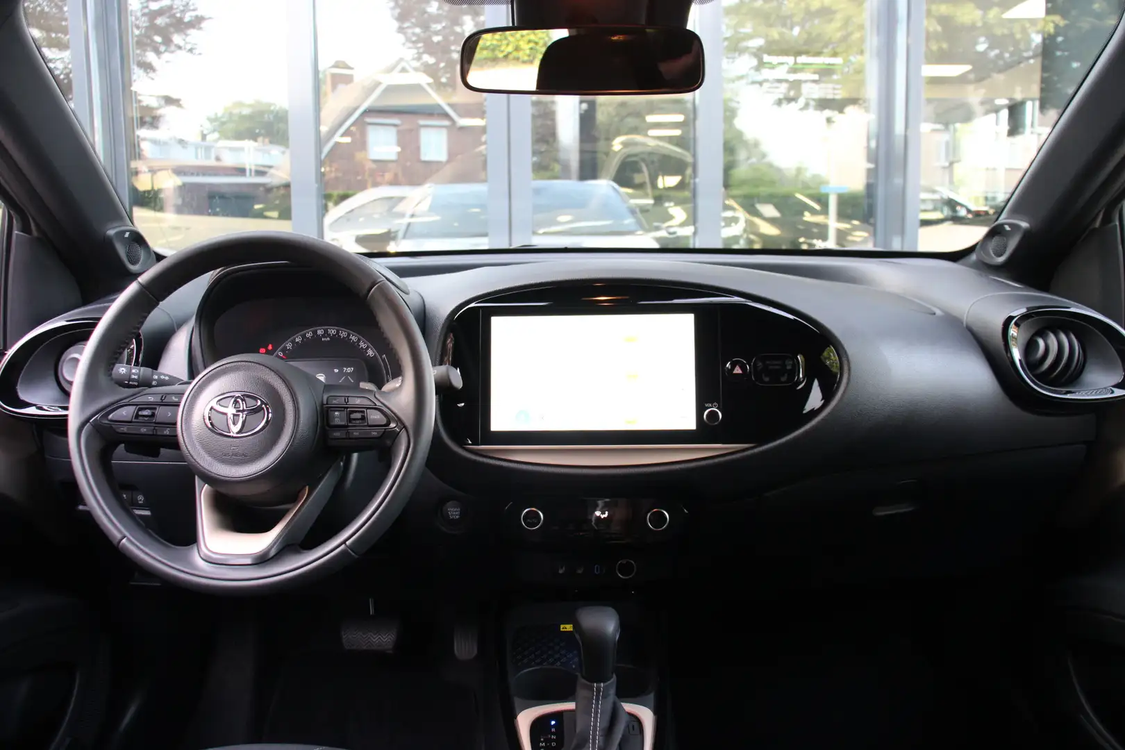 Toyota Aygo X 1.0 VVT-i S-CVT Envy Two-Tone Automaat Navi/Camera Beige - 2