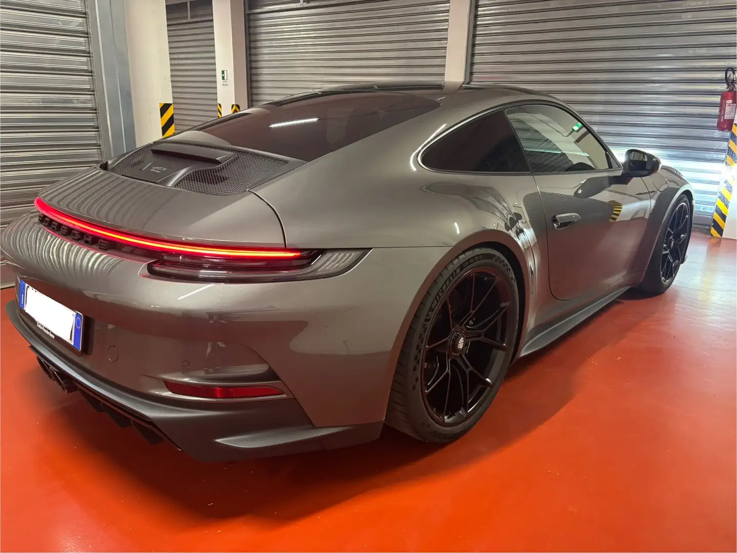 Porsche 992 911 4.0 GT3 Touring CARBOCERAMICA-ITALIANA Gris - 2