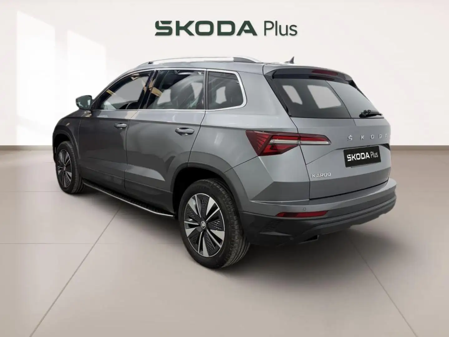 Skoda Karoq 1.5 TSI Ambition ACT DSG 110KW Gris - 2