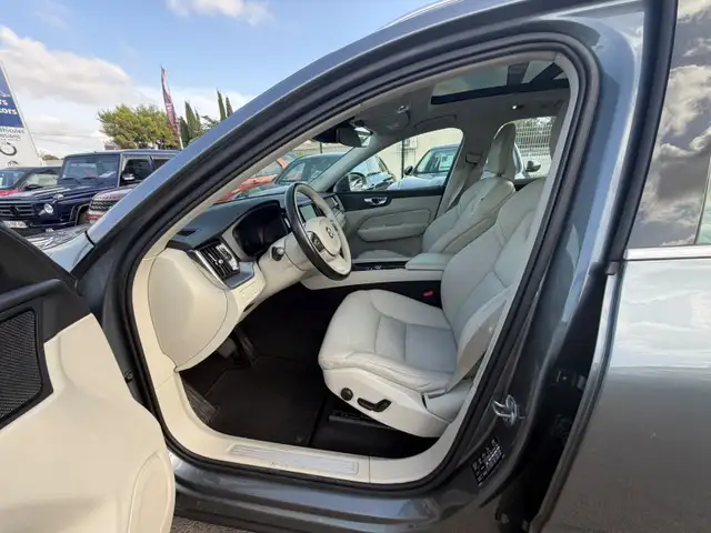 Volvo XC60 view 4