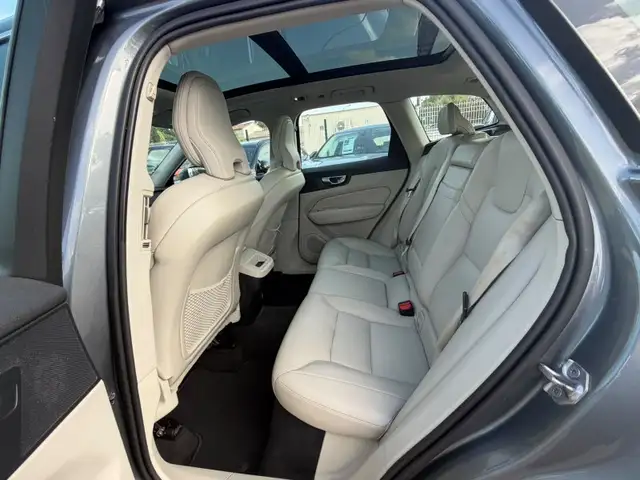 Volvo XC60 view 19