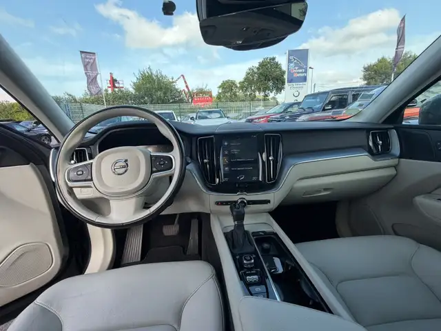 Volvo XC60 view 2
