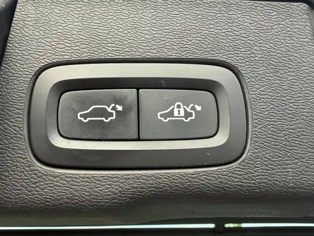 Volvo XC60 view 8