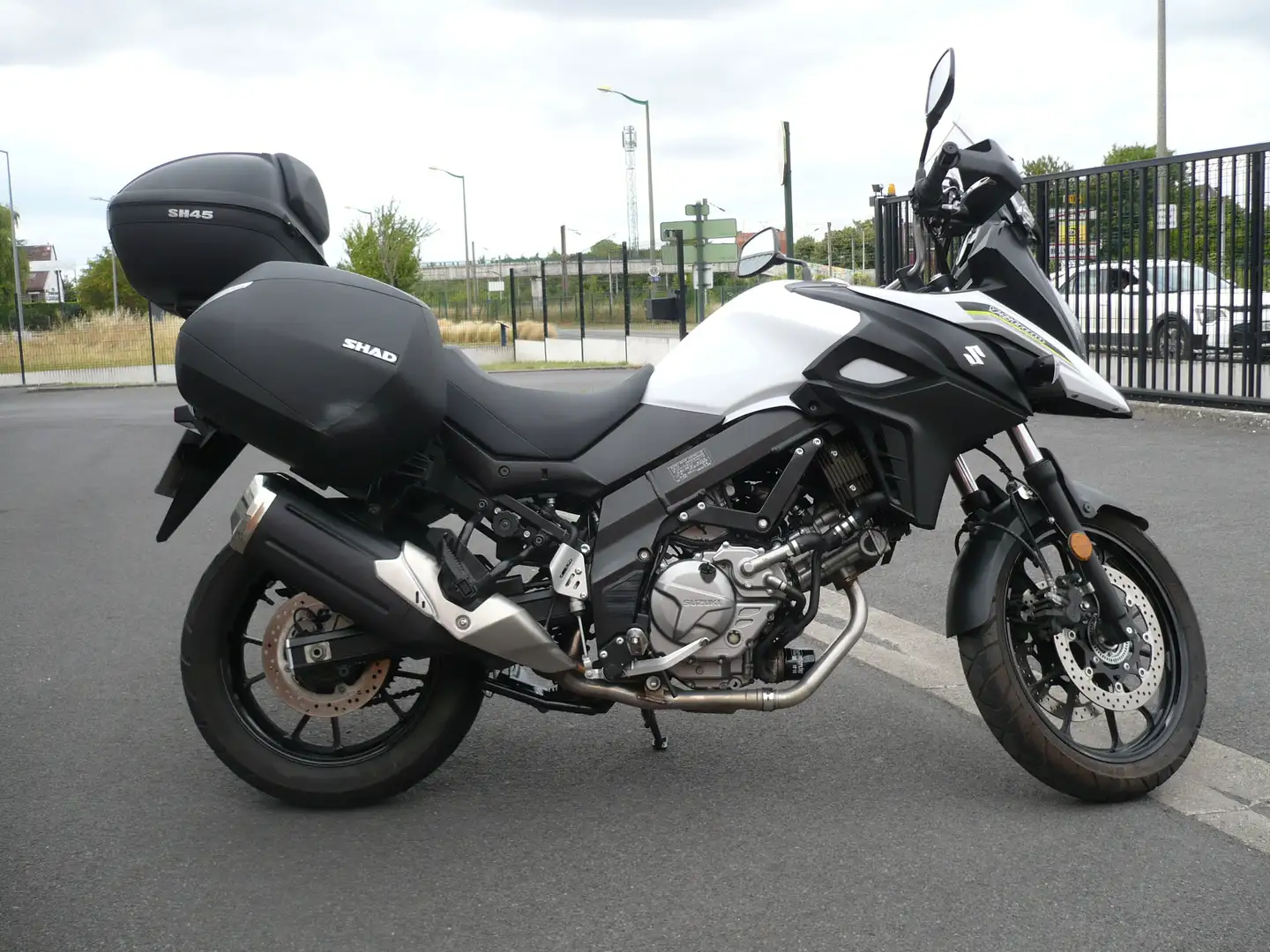 Suzuki V-Strom 650 Blanc - 1