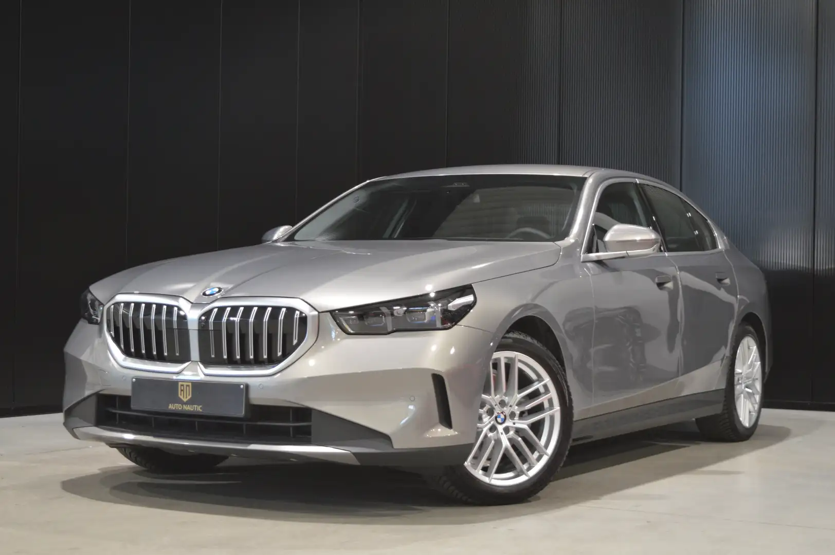 BMW 520 i NEW - 1 HAND - 9.000 km Gris - 1