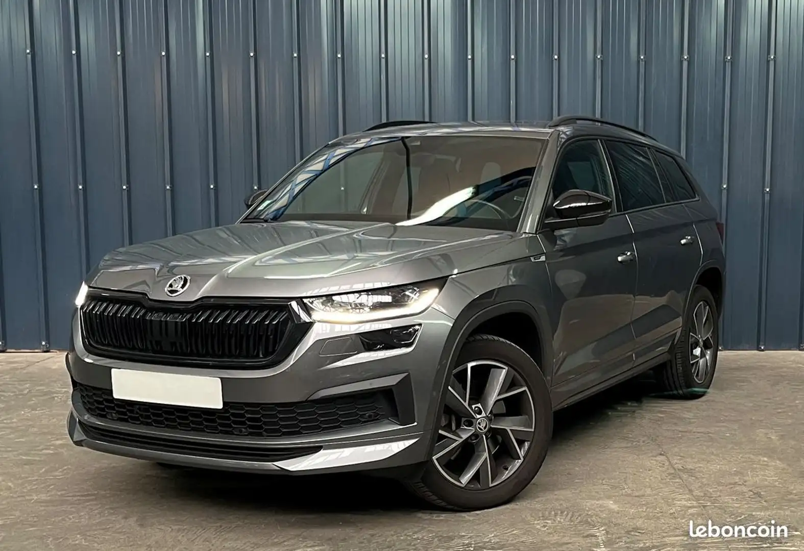 Skoda Kodiaq 2.0 TDI 150ch DSG7 Parfait Etat Toit Panoramique Attelage électrique 7 places Garantie 1 an Gris - 1