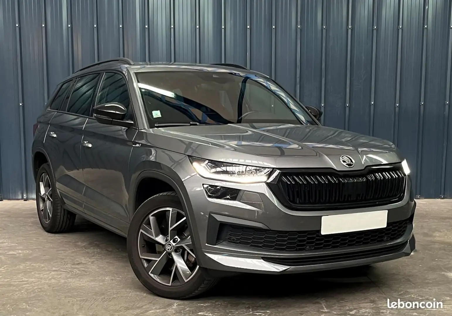 Skoda Kodiaq 2.0 TDI 150ch DSG7 Parfait Etat Toit Panoramique Attelage électrique 7 places Garantie 1 an Gris - 2