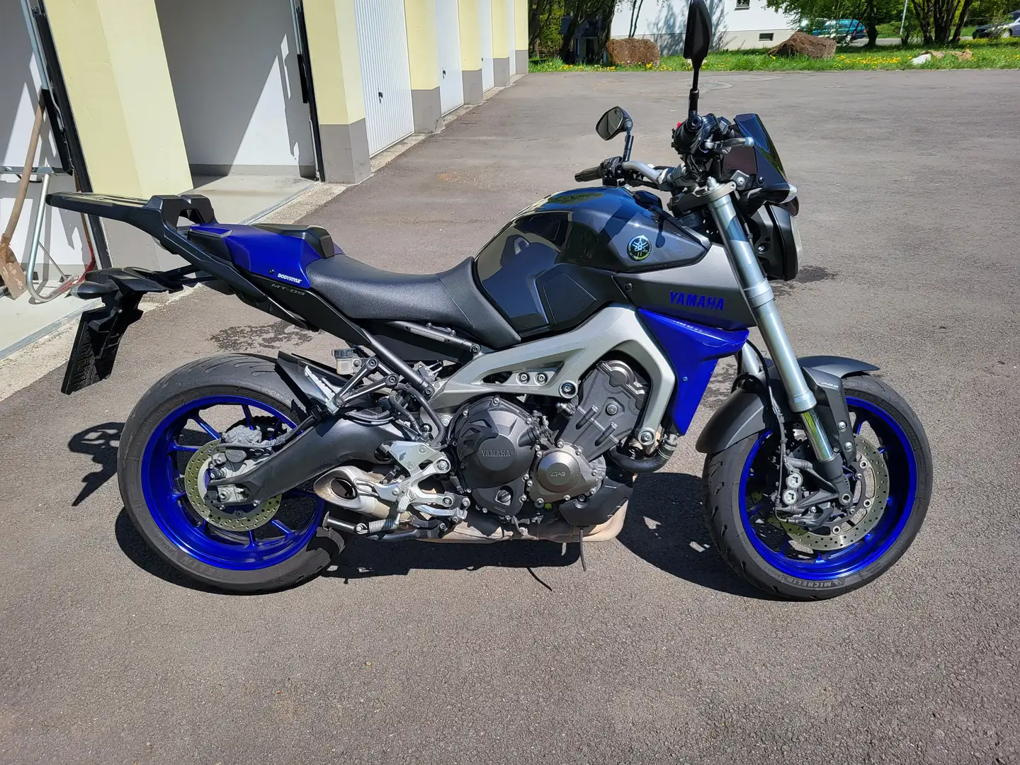 Yamaha MT-09 MT09 in Grau Race Blue Šedá - 1