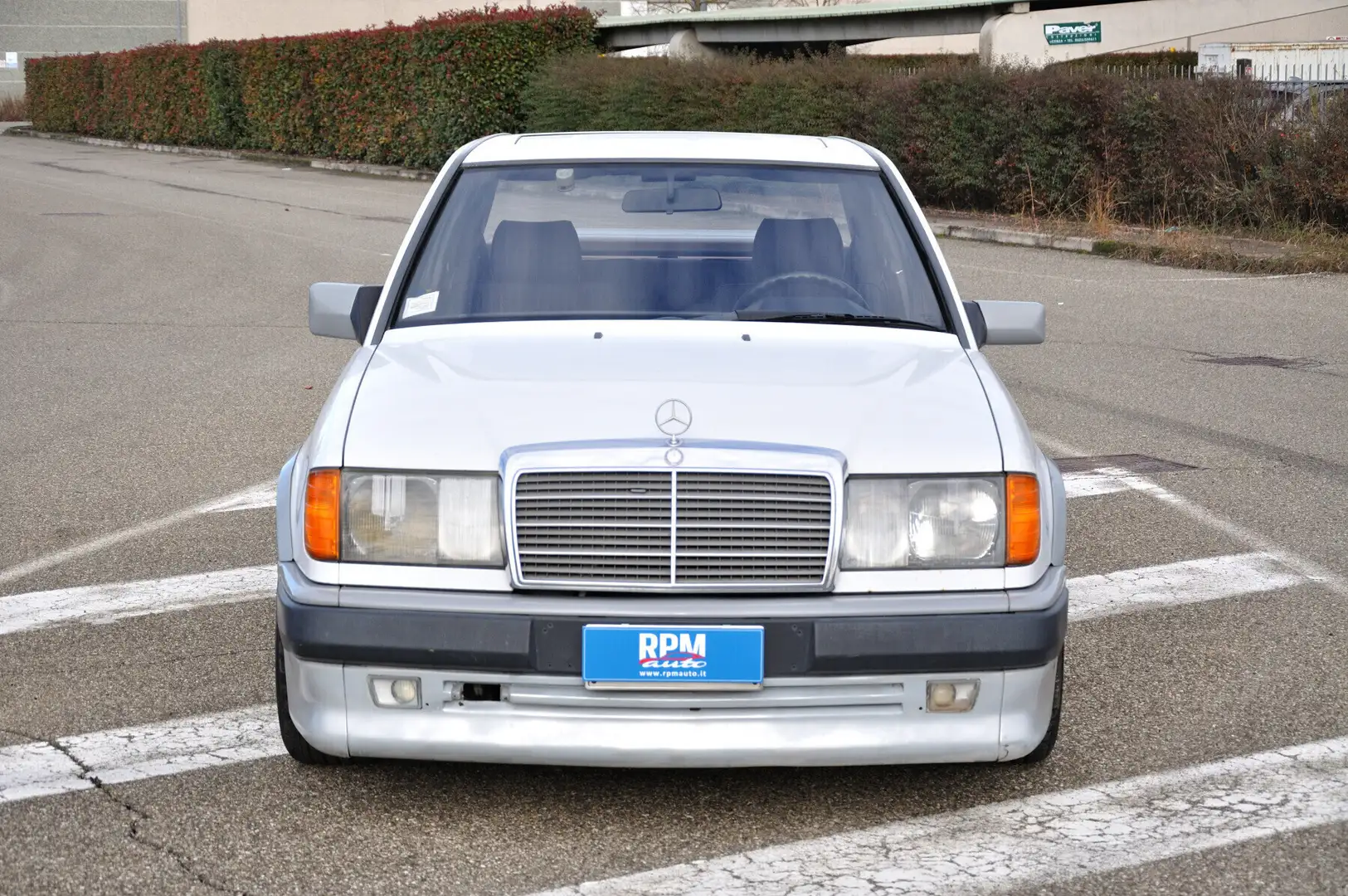 Mercedes-Benz 250 W124D (AMG look body kit) Weiß - 2