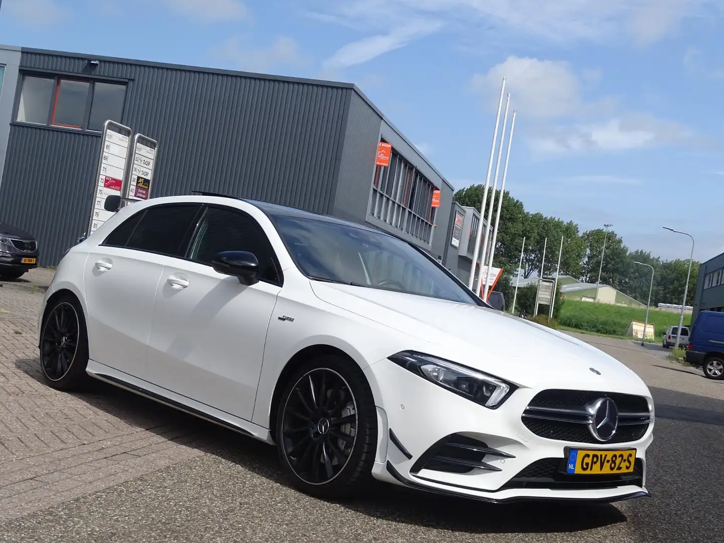 Mercedes-Benz A 35 AMG 4MATIC Edition 1 PANORAMA DAK|ACHTERUIT RIJ CAMERA Wit - 2