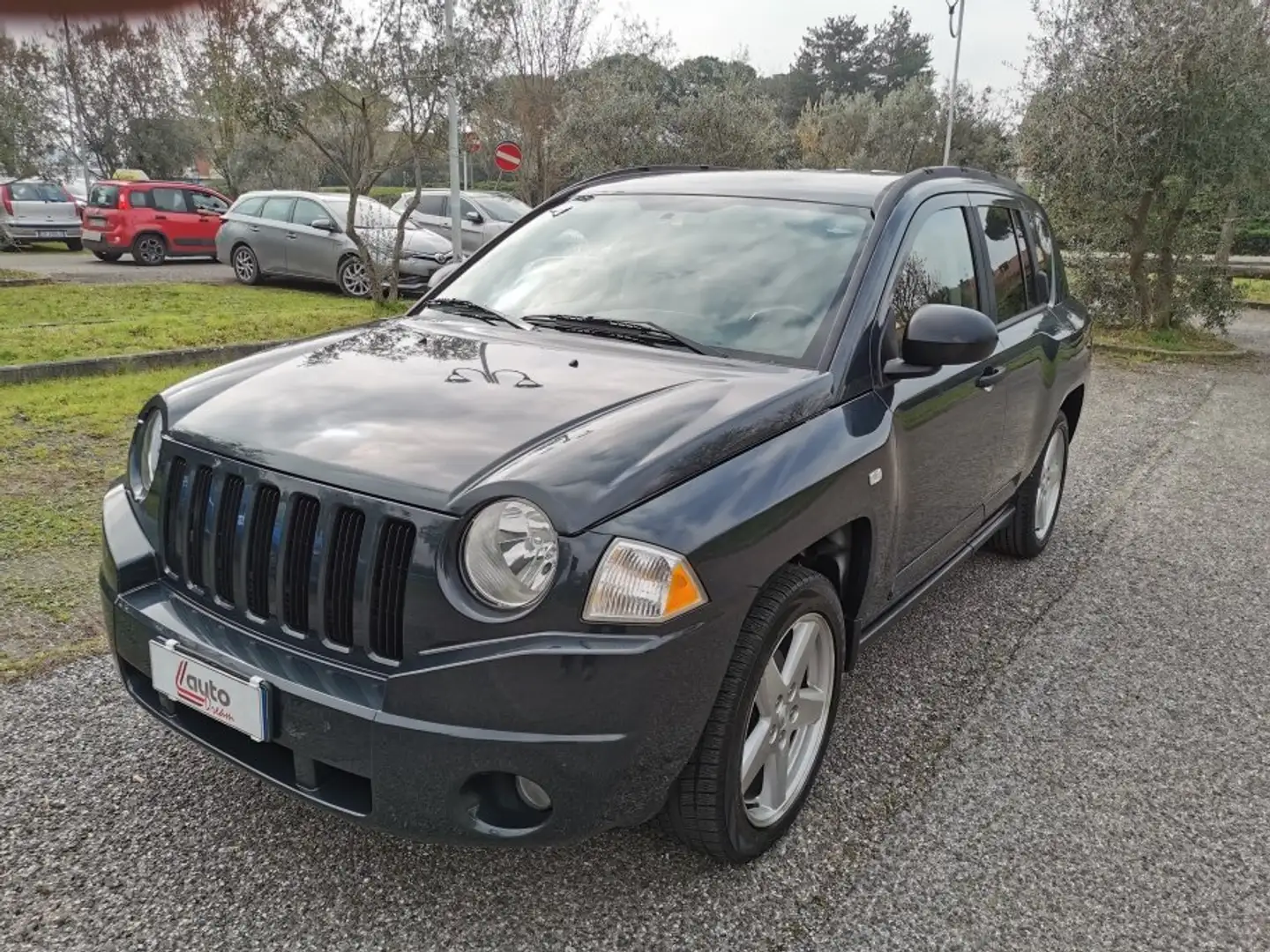 Jeep Compass 2.0 td Limited 4wd siva - 2