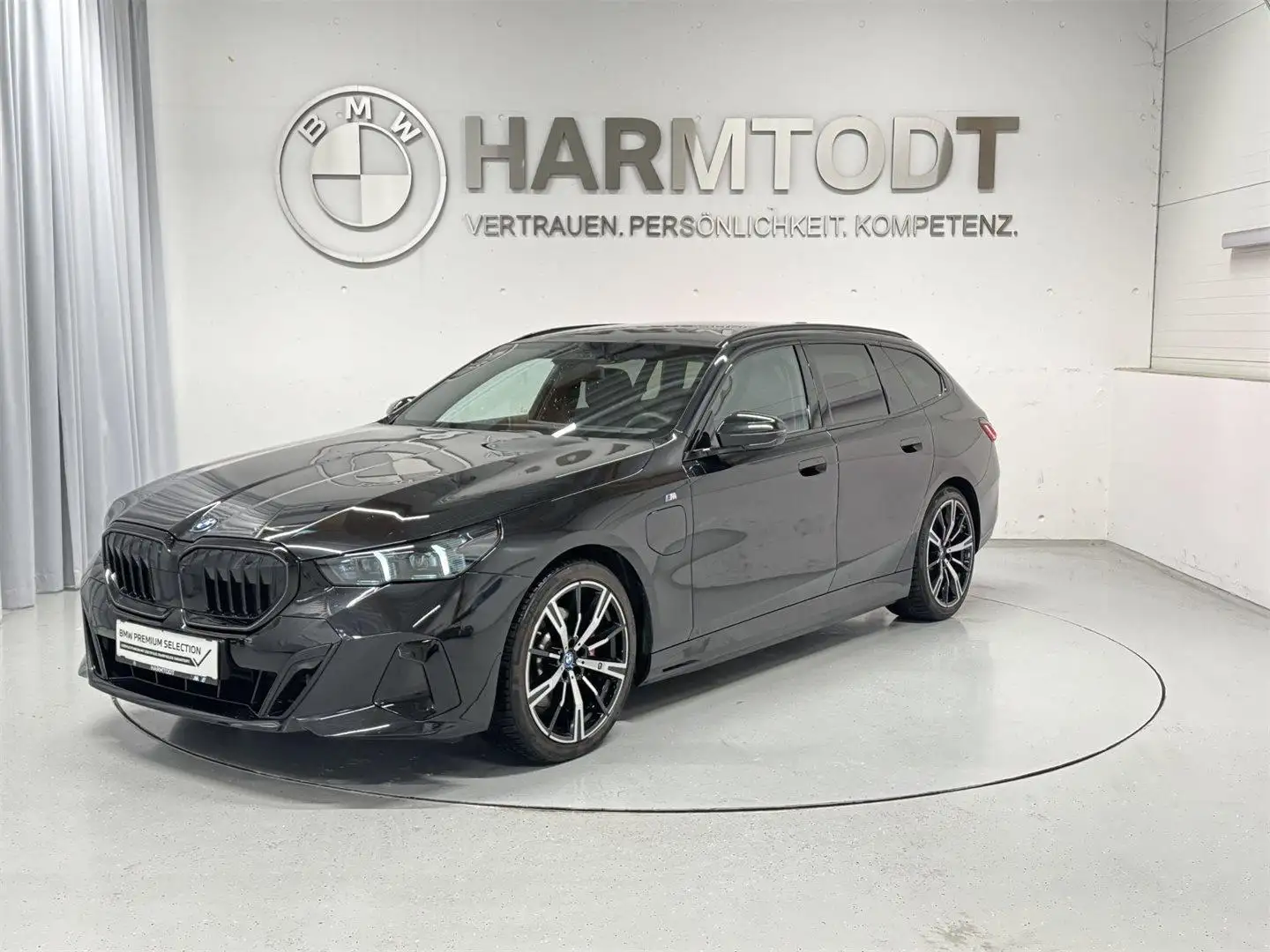 BMW 530 e xDrive Schwarz - 1