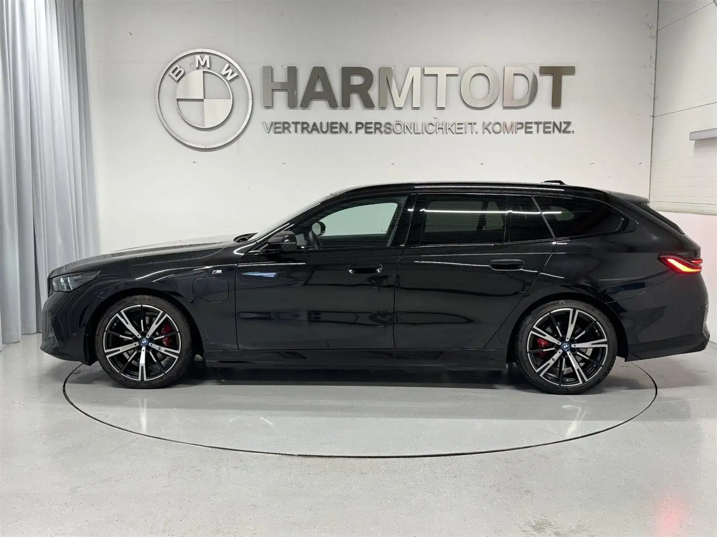 BMW 530 e xDrive Schwarz - 2