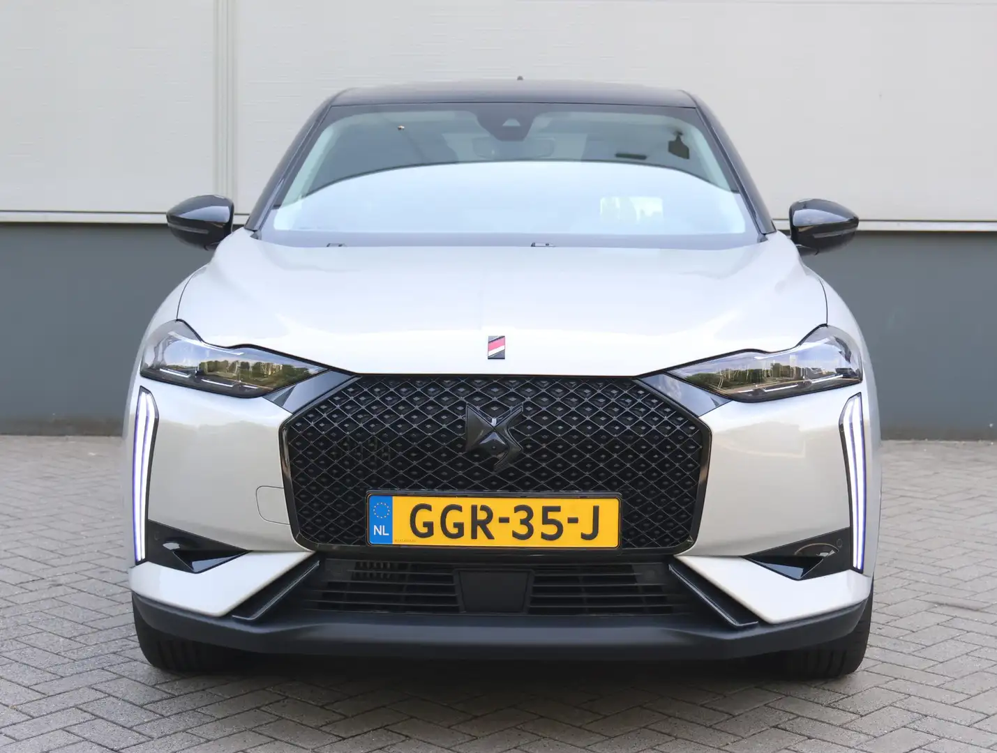 DS Automobiles DS 3 1.2 Hybrid 136 Performance Line | Navigatie | Acht Grijs - 2