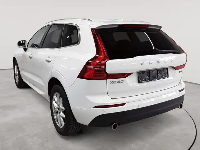 Volvo XC60 view 2