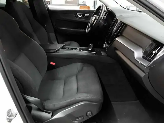 Volvo XC60 view 9
