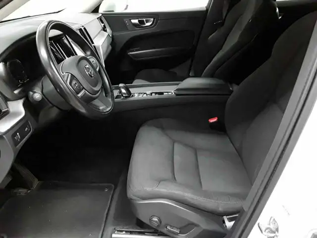 Volvo XC60 view 3