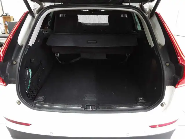 Volvo XC60 view 8