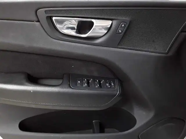 Volvo XC60 view 4