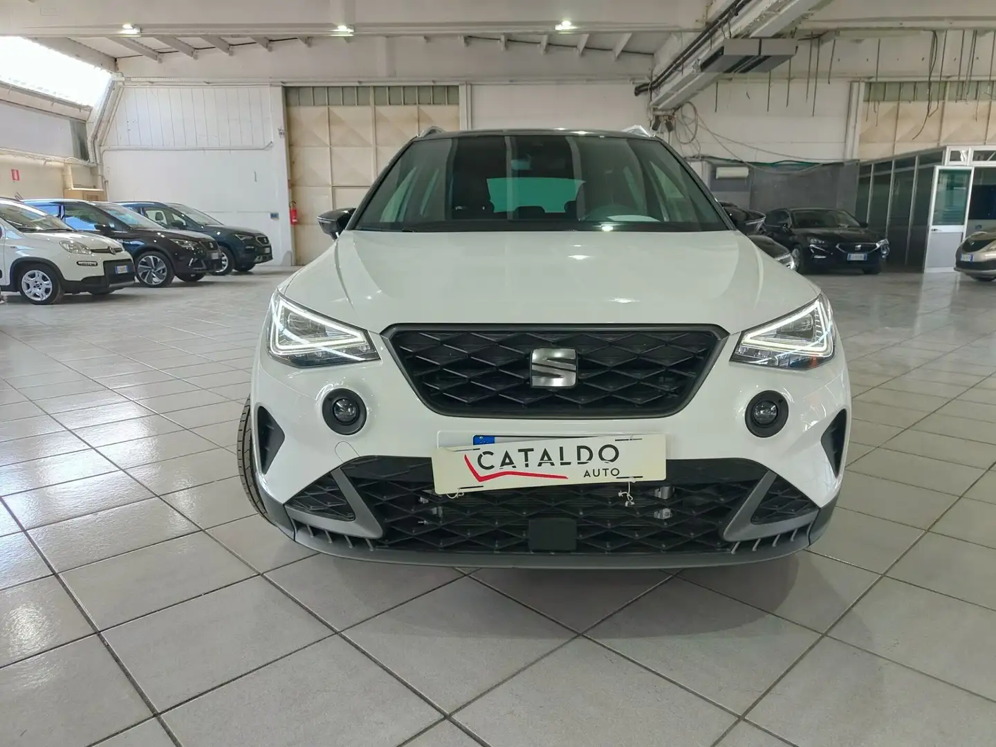 SEAT Arona Arona 1.0 ecotsi FR 110cv dsg Blanco - 2