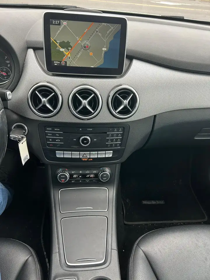 Mercedes-Benz B-Class снимка Mercedes-Benz B-Class