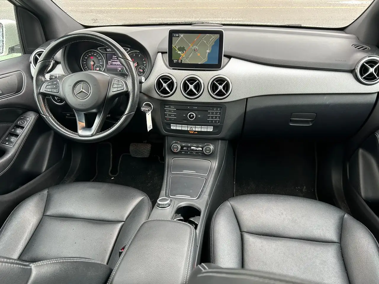 Mercedes-Benz B-Class снимка Mercedes-Benz B-Class