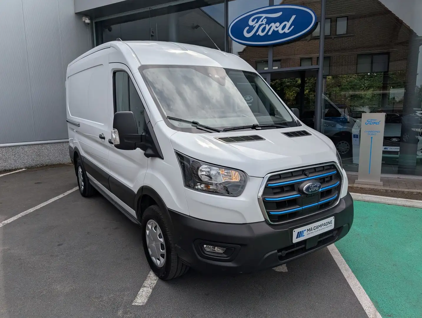 Ford E-Transit Trend 350M L2H2 68kWh Blanc - 1