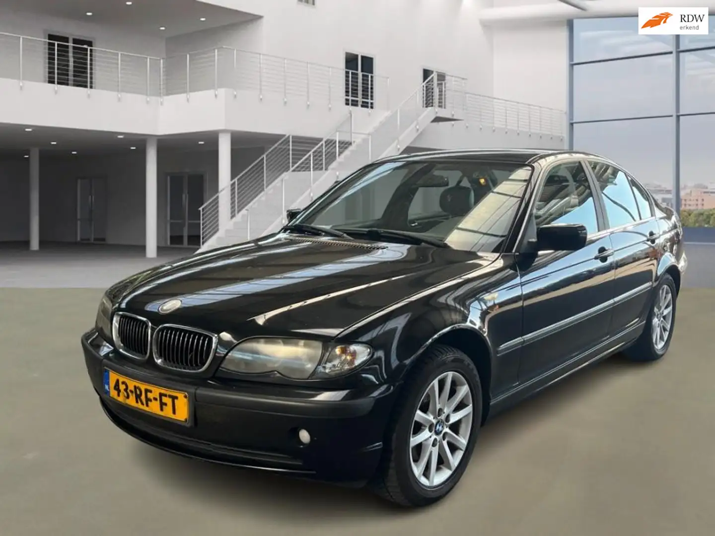 BMW 316 3-serie 316i Lifestyle NAVI PSENSOR LEDER CRUISE 2 Zwart - 1