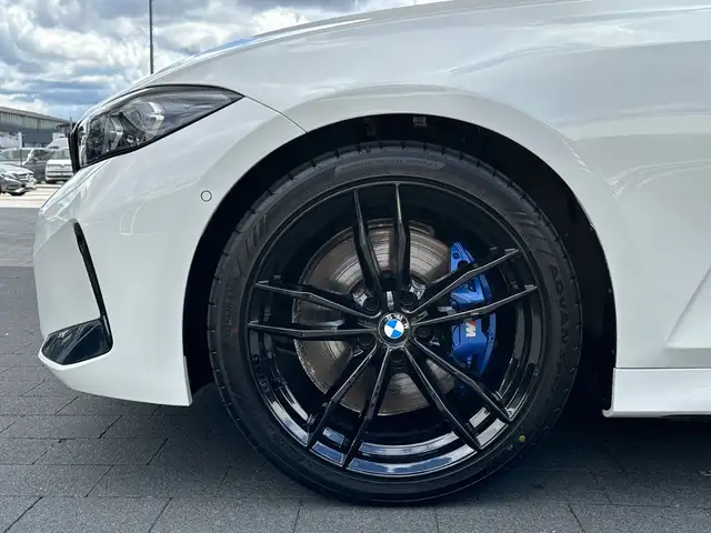 BMW 3 Series view 9