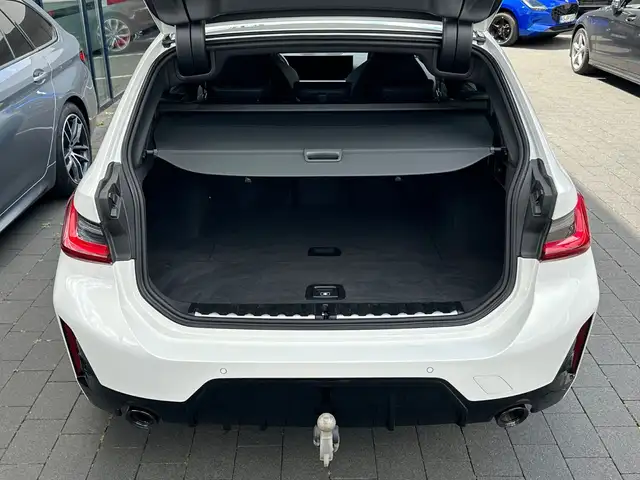 BMW 3 Series view 8