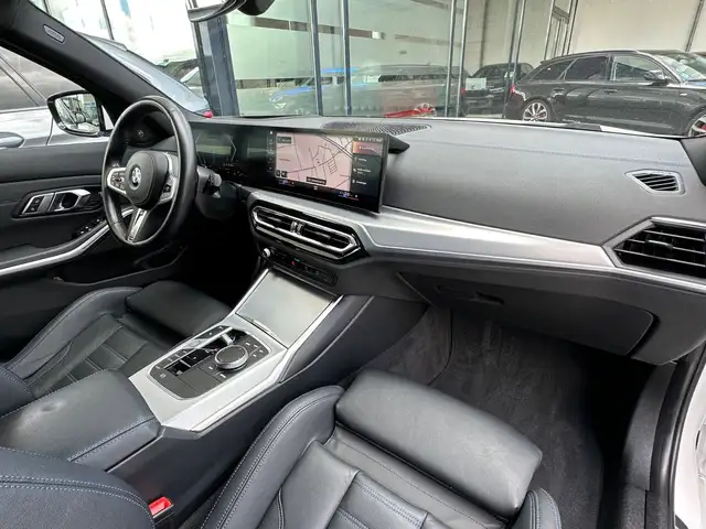 BMW 3 Series view 14